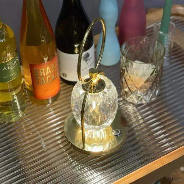 Lampka stołowa vintage z kryształowym kloszem akumulatorowa - widok od góry na klosz