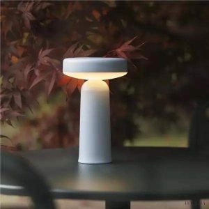 Lampa przenośna Muuto Ease minimalistyczny styl i funkcjonalność