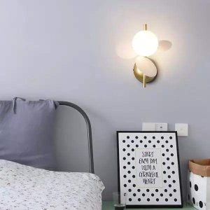 Kolorowa lampa ścienna w kształcie globu z liśćmi