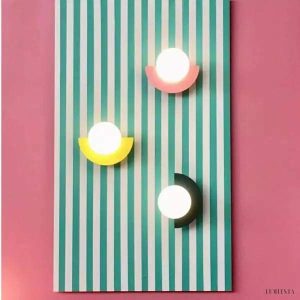 Kolorowa lampa ścienna Nordic Candy z szklanym kloszem