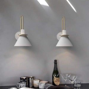 Stylowa lampa ścienna metalowa w skandynawskim stylu