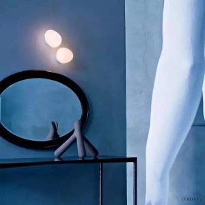 Modern Gregg wall lamp in white or gold