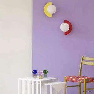 Kolorowa lampa ścienna Nordic Candy z szklanym kloszem