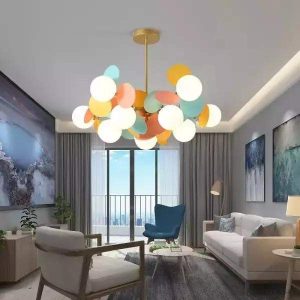 Lampa wisząca w kształcie kulek w pastelowych kolorach