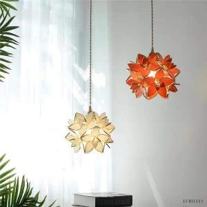 Lampa wisząca ze szkła kwiatowego w stylu dekoracyjnym