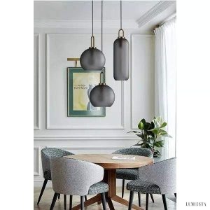 Szklana lampa wisząca w stylu retro z miedzianym wykończeniem