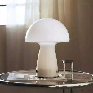 Lampka stołowa grzybek w stylu Bauhaus - zbliżenie na klosz