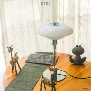 Lampa stołowa biała wielowarstwowy klosz, profil z wyraźnym światłem pod kloszem