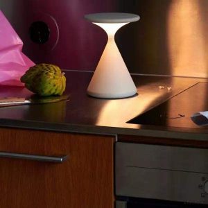 Lampka stołowa Salt i Pepper w kształcie klepsydry z funkcją dotykową