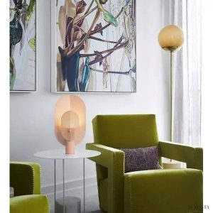 Stylowa lampa stołowa w kształcie filtra metalowego