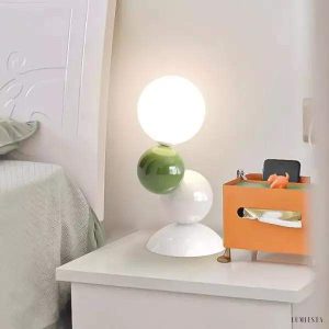Kolorowa stołowa lampa akrylowa w nowoczesnym stylu - ujęcie całego