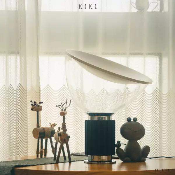 Lampa stołowa Taccia z unikalnym kształtem reflektora