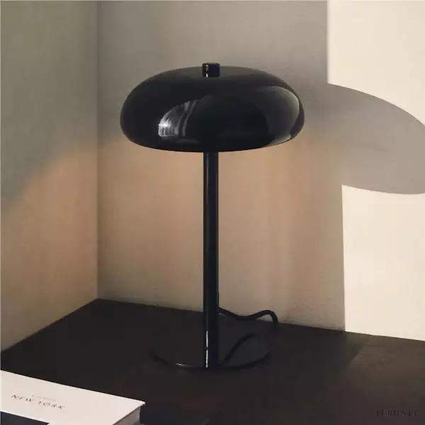 Stylowa minimalistyczna lampa stołowa w różnych kolorach