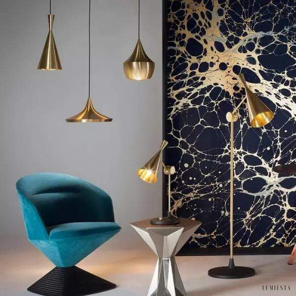 Elegancka lampa stołowa Beat w kształcie stożka black brass