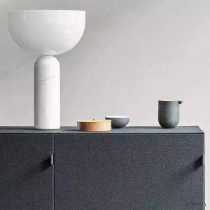 Lampa stołowa Kizu minimalistyczna z geometrycznym kloszem