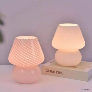 Lampa stołowa grzybek alabastrowa - detal gładkiego klosza i podstawy
