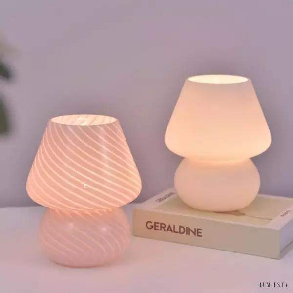 Lampa stołowa grzybek alabastrowa - detal gładkiego klosza i podstawy