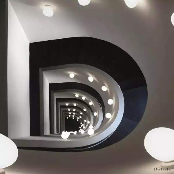 Lampa ścienna Ofisi nowoczesna z białym kloszem