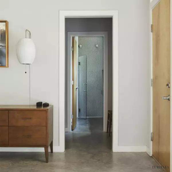 Lampa ścienna Nelson z okrągłym kloszem z jedwabiu