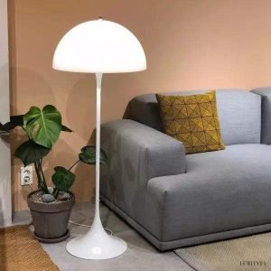 Lampa podłogowa Azakop z białym kloszem i smukłą podstawą