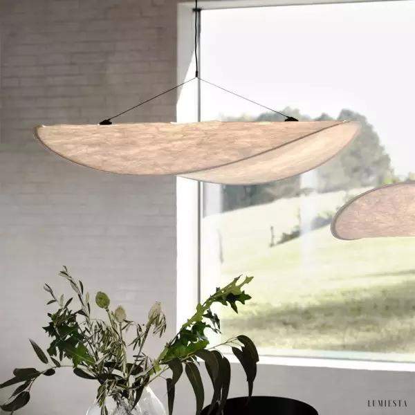 Lampa wisząca Cloudy z ekologicznych materiałów, widok pod lekkim kątem