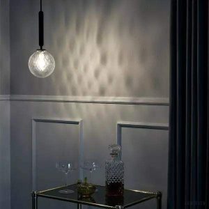 Lita - lampa wisząca szklana kula z dekoracyjnymi kulkami
