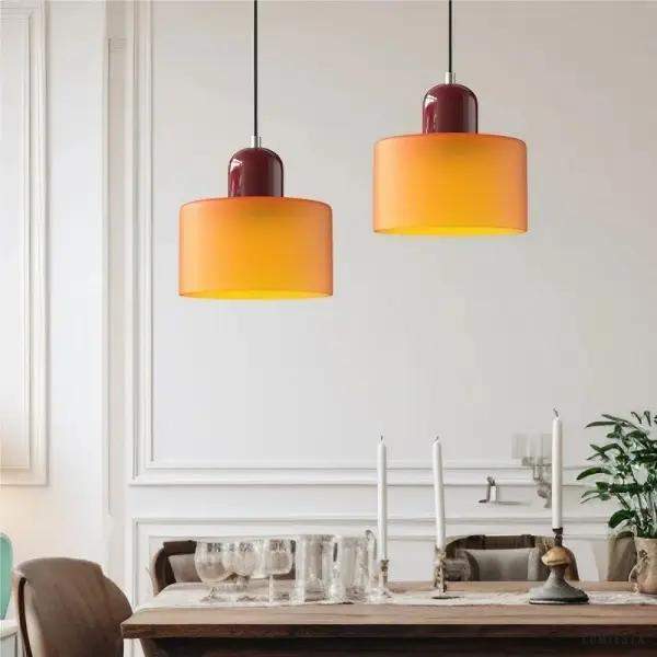 Mondi - szklany cylinder lampy w zbliżeniu na dolną krawędź