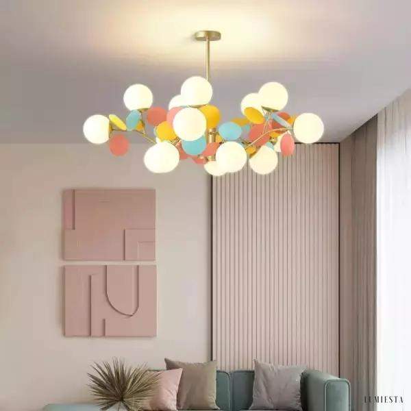 Lampa wisząca w kształcie kulek w pastelowych kolorach