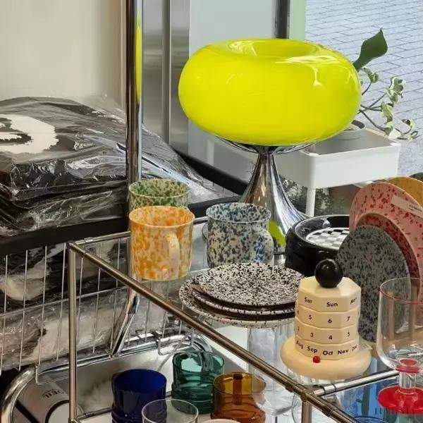 Lampa nocna Apple Glass w stylu Bauhaus z okrągłym kloszem