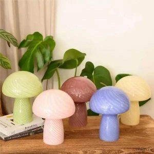 image_4-538.jpg Nowoczesna lampa stołowa w kształcie grzyba z kolorowym kloszem