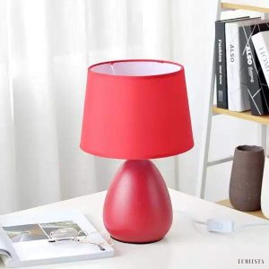 Nowoczesna ceramiczna lampa stołowa, detal górnej części z barwnym kloszem