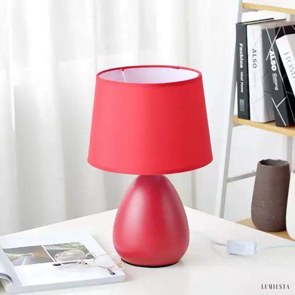 Nowoczesna ceramiczna lampa stołowa, detal górnej części z barwnym kloszem