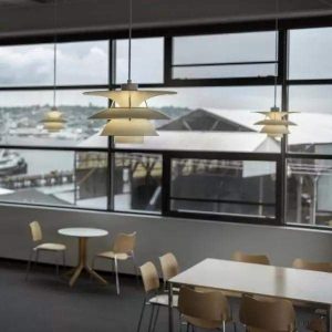 Wielowarstwowa biała lampa wisząca w stylu skandynawskim