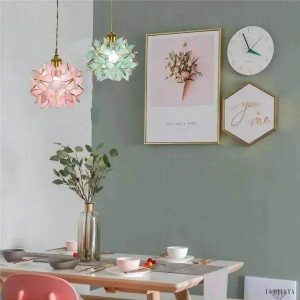 Lampa wisząca ze szkła kwiatowego w stylu dekoracyjnym