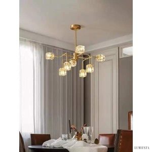 Lampa sufitowa kryształowa złota, prosty profil oprawy i dekoracyjne kryształowe akcenty