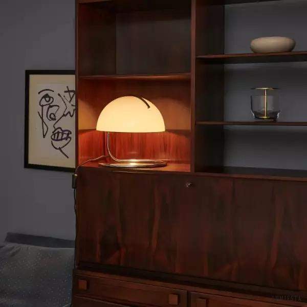 Lampa stołowa Esme minimalistyczny design z szklanym kloszem