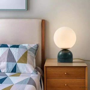 Lampa stołowa z marmurową podstawą i opalowym kloszem