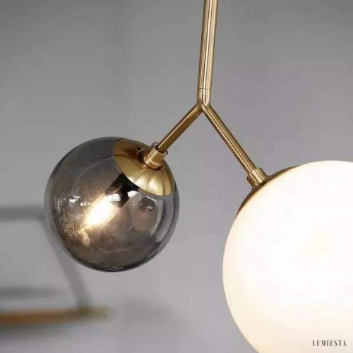 Lampa wisząca metalowa złota z kulami szklanymi Twice w asymetrycznym układzie kul