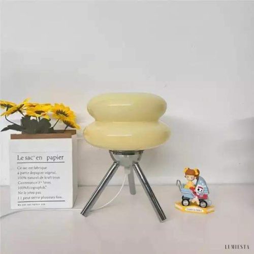 image_5-491.jpg Lampa stołowa Bauhaus z szklanym kloszem na trójnogu