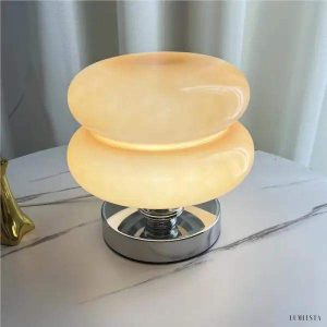 Lampa stołowa Bauhaus w kolorze pomarańczowym z efektownym kształtem, 20x18cm