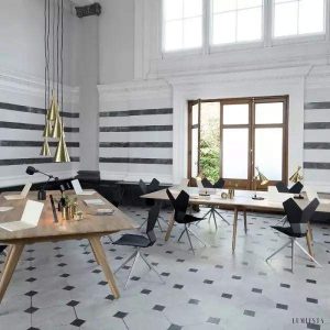 Elegancka lampa stołowa Beat w kształcie stożka black brass