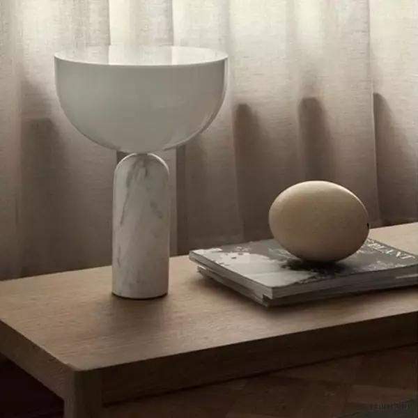 Lampa stołowa Kizu minimalistyczna z geometrycznym kloszem