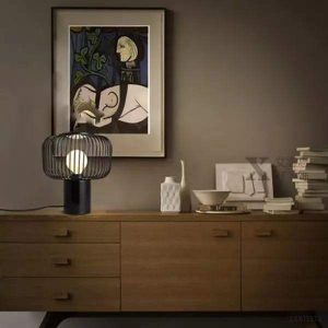 Lampa stołowa Hollow Lantern w nowoczesnym stylu