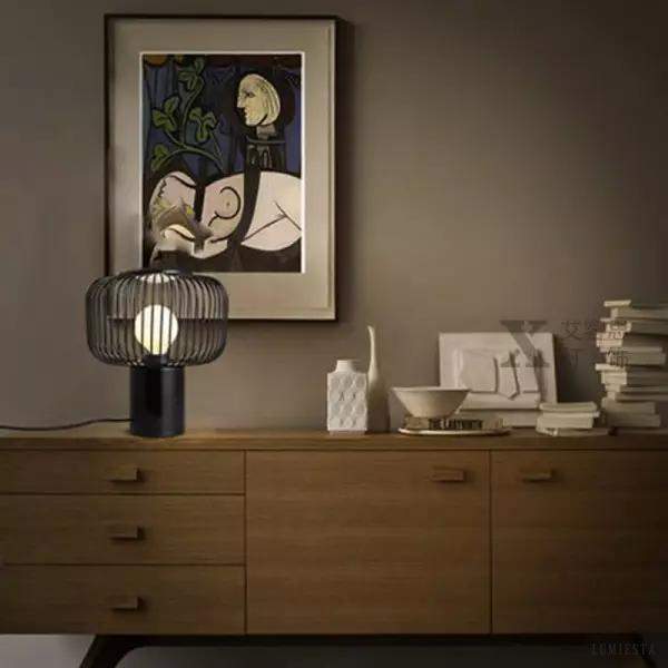 Lampa stołowa Hollow Lantern w nowoczesnym stylu