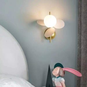 Kolorowa lampa ścienna w kształcie globu z liśćmi