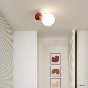 Stylowa lampa ścienna kula akrylowa w kolorze kremowym