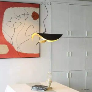 Lampa wisząca Lederam Manta z eleganckim kloszem