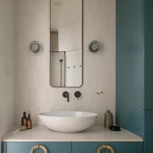 Lampka ścienna Roc z metalowo-szklanym wykończeniem