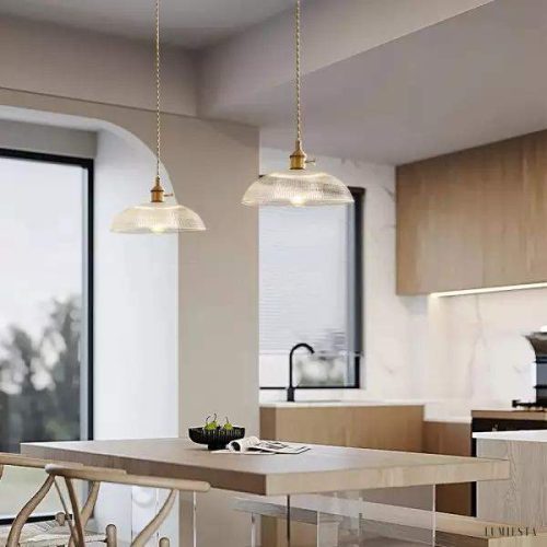 Żebrowana lampa wisząca w stylu retro z mosiężnym kloszem