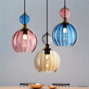 Nowoczesna lampa wisząca w kształcie kuli witrażowej